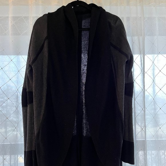 black and gray lululemon sweater - Picture 5 of 10